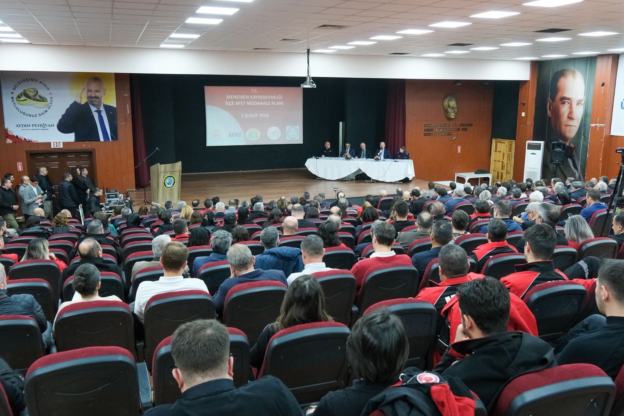 İzmir’in deprem kuşağında olması ve son dönemde yaşanan şiddetli sağanak
