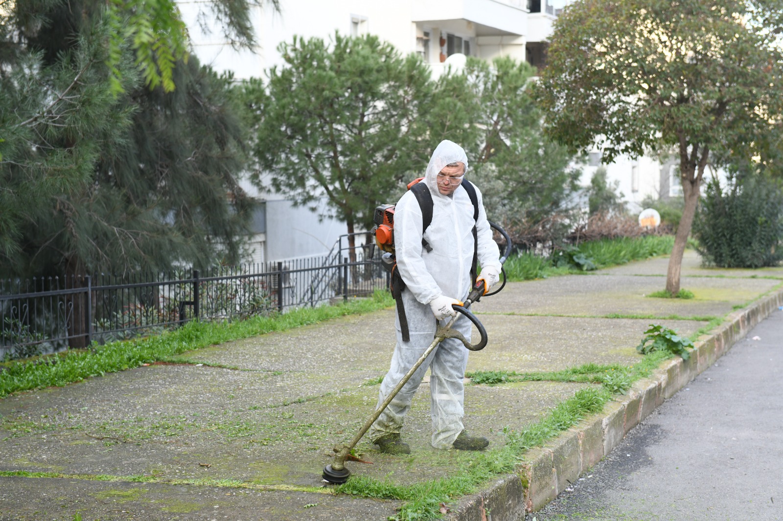 Çiğli’de temizlik seferberliği aralıksız sürüyor: Ekipler 26 mahallede sahada 3 Çiğli’de temizlik seferberliği aralıksız sürüyor: Ekipler 26 mahallede sahada