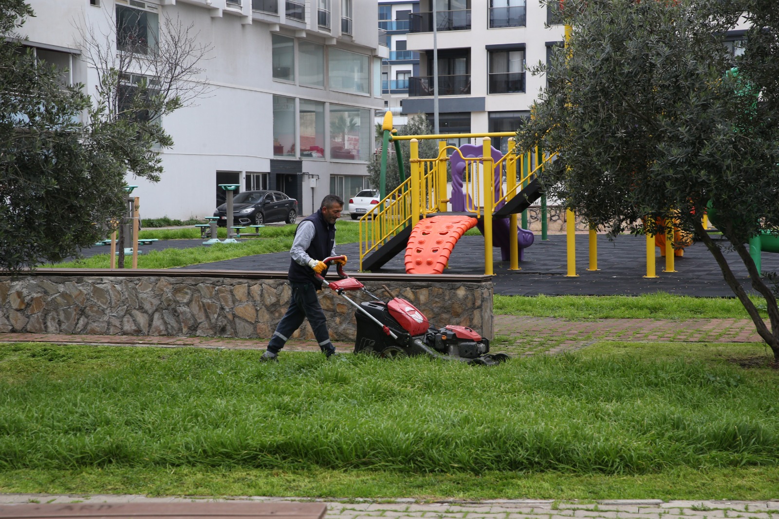 Çiğli’de temizlik seferberliği aralıksız sürüyor: Ekipler 26 mahallede sahada 1 Çiğli’de temizlik seferberliği aralıksız sürüyor: Ekipler 26 mahallede sahada