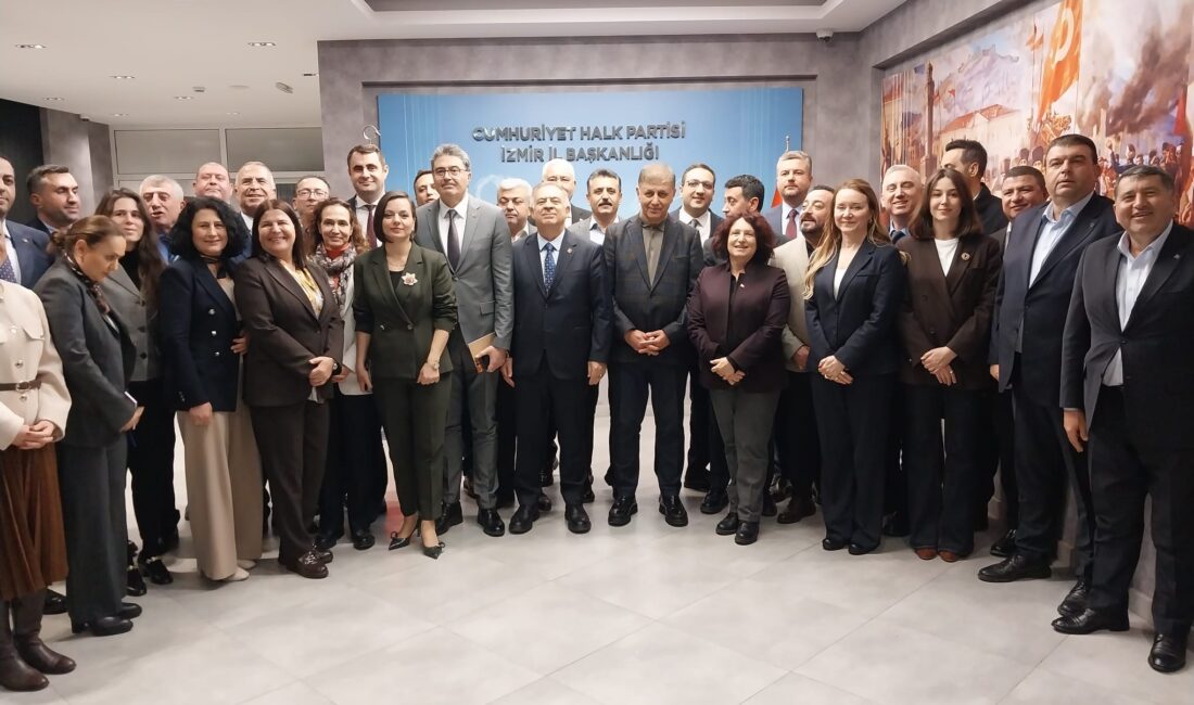 CHP kurmayları İzmir’e adeta çıkarma yaptı! 30 ilçe belediye başkanıyla