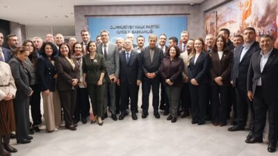 CHP kurmayları İzmir’e adeta çıkarma yaptı! 30 ilçe belediye başkanıyla