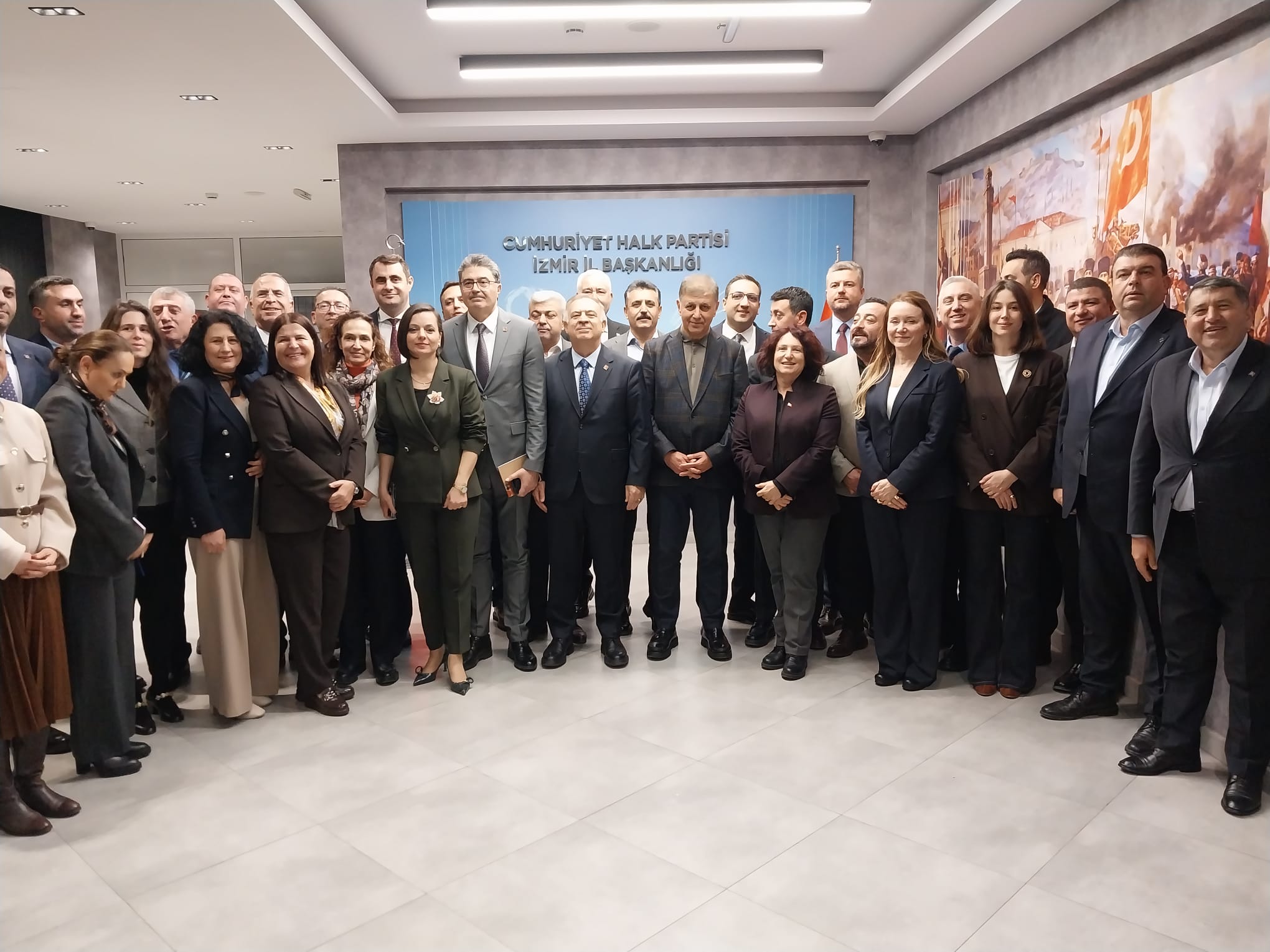 CHP kurmayları İzmir’e adeta çıkarma yaptı! 30 ilçe belediye başkanıyla