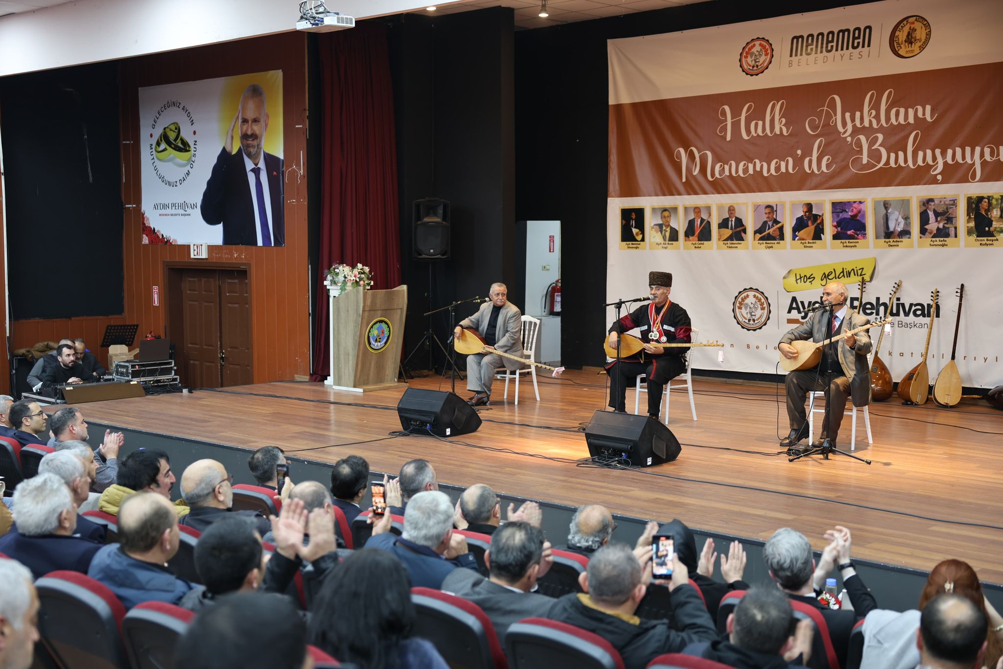 Menemen'de halk aşıkları geçidi: Halk aşıklarından Menemen'de kültür ziyafeti