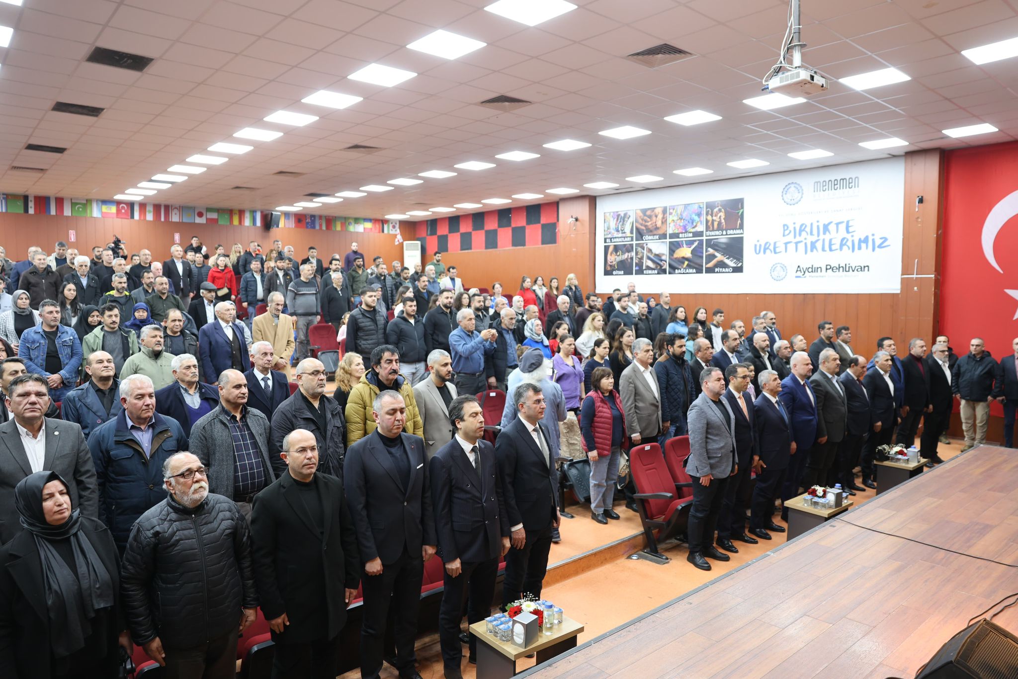 Menemen'de halk aşıkları geçidi: Halk aşıklarından Menemen'de kültür ziyafeti