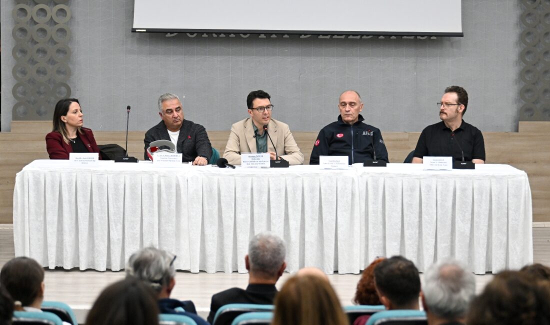 CHP İzmir İl Başkanı Çağatay Güç, Torbalı’da bir vatandaşın altgeçitte