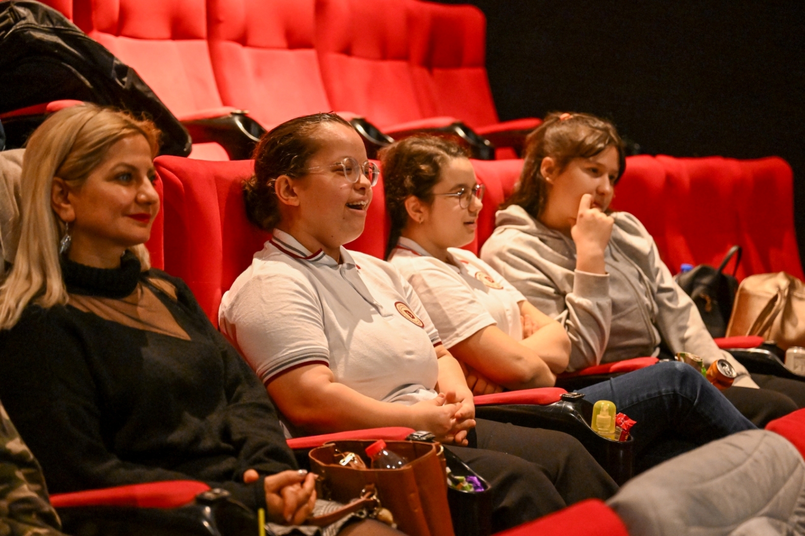 Özel çocuklara özel gün: Sinema salonu kahkahalarla doldu