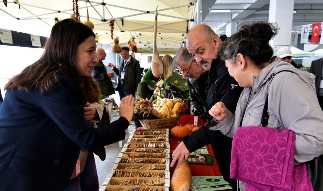 Bornova’da bugün gerçekleşen Tohum Takas Şenliği, Türkiye’nin dört bir yanından