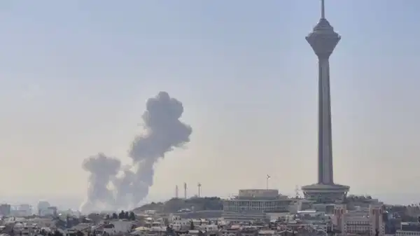 İsrail ve ABD İran'a saldırı başlattı: Tahran'da patlama sesleri yükseliyor 2 İsrail ve ABD İran'a saldırı başlattı: Tahran'da patlama sesleri yükseliyor