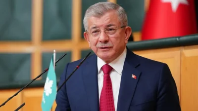 Gelecek Partisi lideri Ahmet Davutoğlu, katıldığı programda eski başbakan olarak