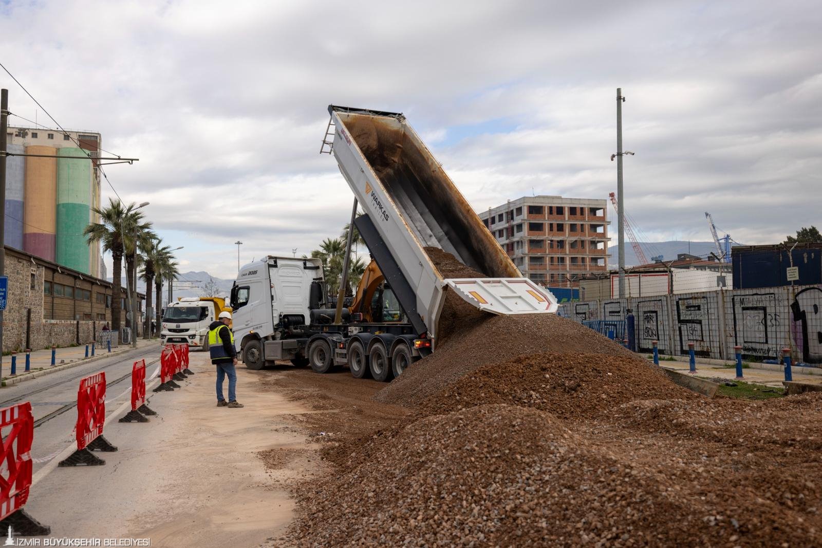İZSU dev projenin düğmesine bastı: Alsancak'ın altyapısına 3 milyarlık neşter 3 İZSU dev projenin düğmesine bastı: Alsancak'ın altyapısına 3 milyarlık neşter