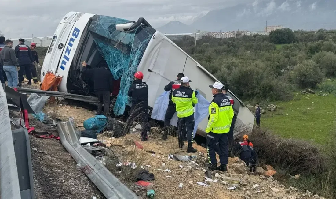Antalya seferini yapan otobüs virajı alamadı. Ölü sayısı yükseliyor, bölgeye