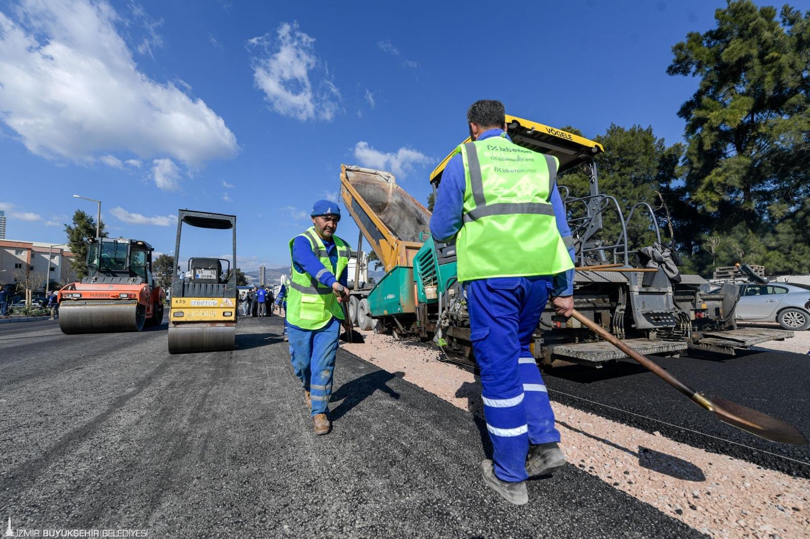 İzmir’in 4 ilçesinde eş zamanlı asfalt seferberliği: Gıda Çarşısı'na otopark müjdesi