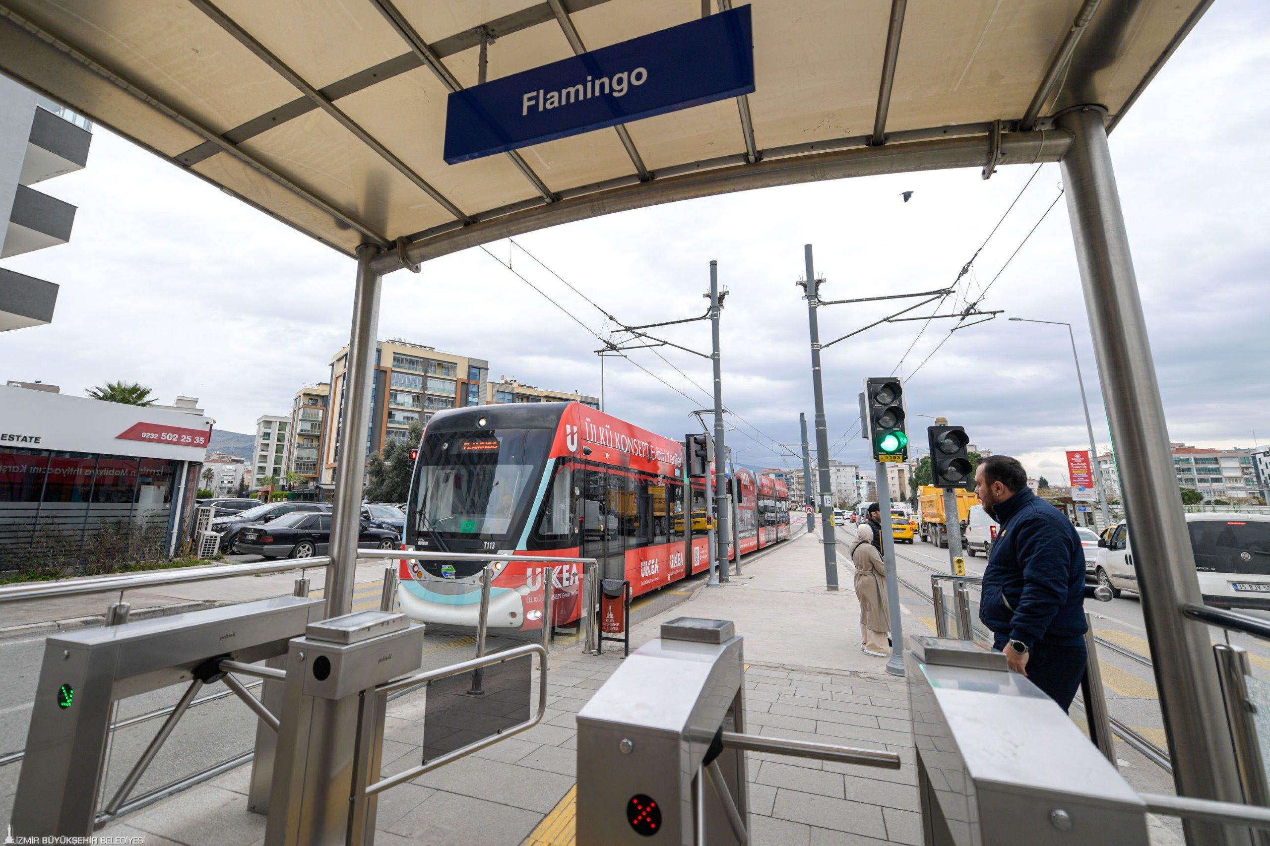 İzmir Büyükşehir Belediyesi, hem Karşıyaka hem de Çiğli tramvay hatlarında