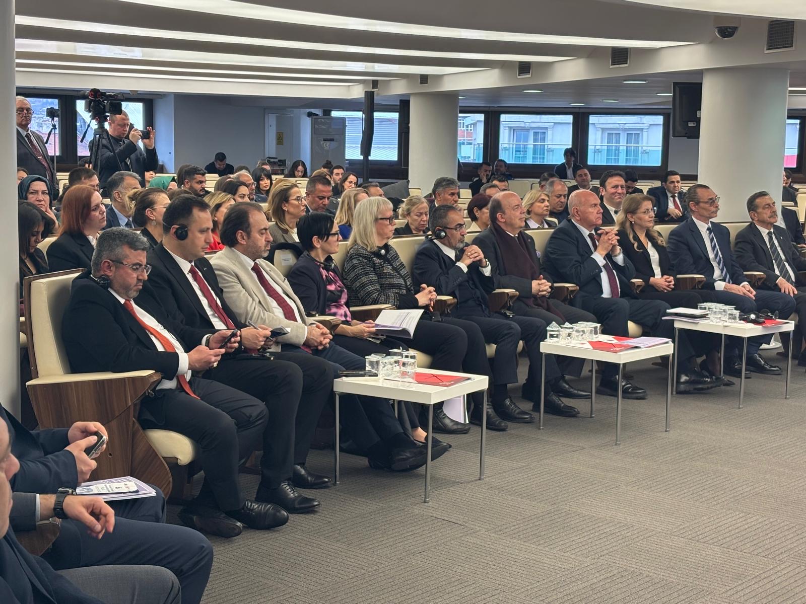 Başkan Eşki ELoGE Ödülü’nü Ankara’da aldı: Bornova yönetimi artık "Avrupa" tescilli! 5 Başkan Eşki ELoGE Ödülü’nü Ankara’da aldı: Bornova yönetimi artık "Avrupa" tescilli!