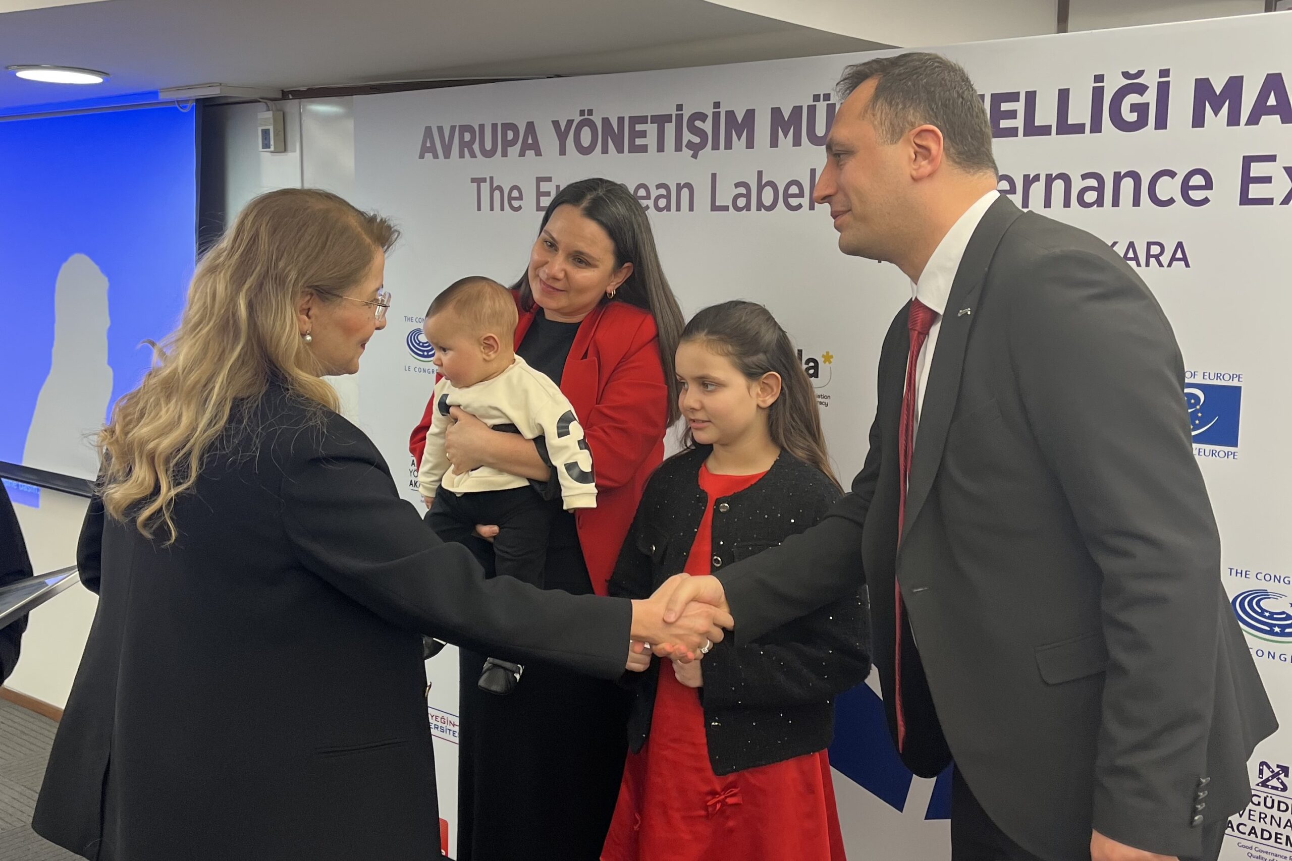 Başkan Eşki ELoGE Ödülü’nü Ankara’da aldı: Bornova yönetimi artık "Avrupa" tescilli! 4 Başkan Eşki ELoGE Ödülü’nü Ankara’da aldı: Bornova yönetimi artık "Avrupa" tescilli!