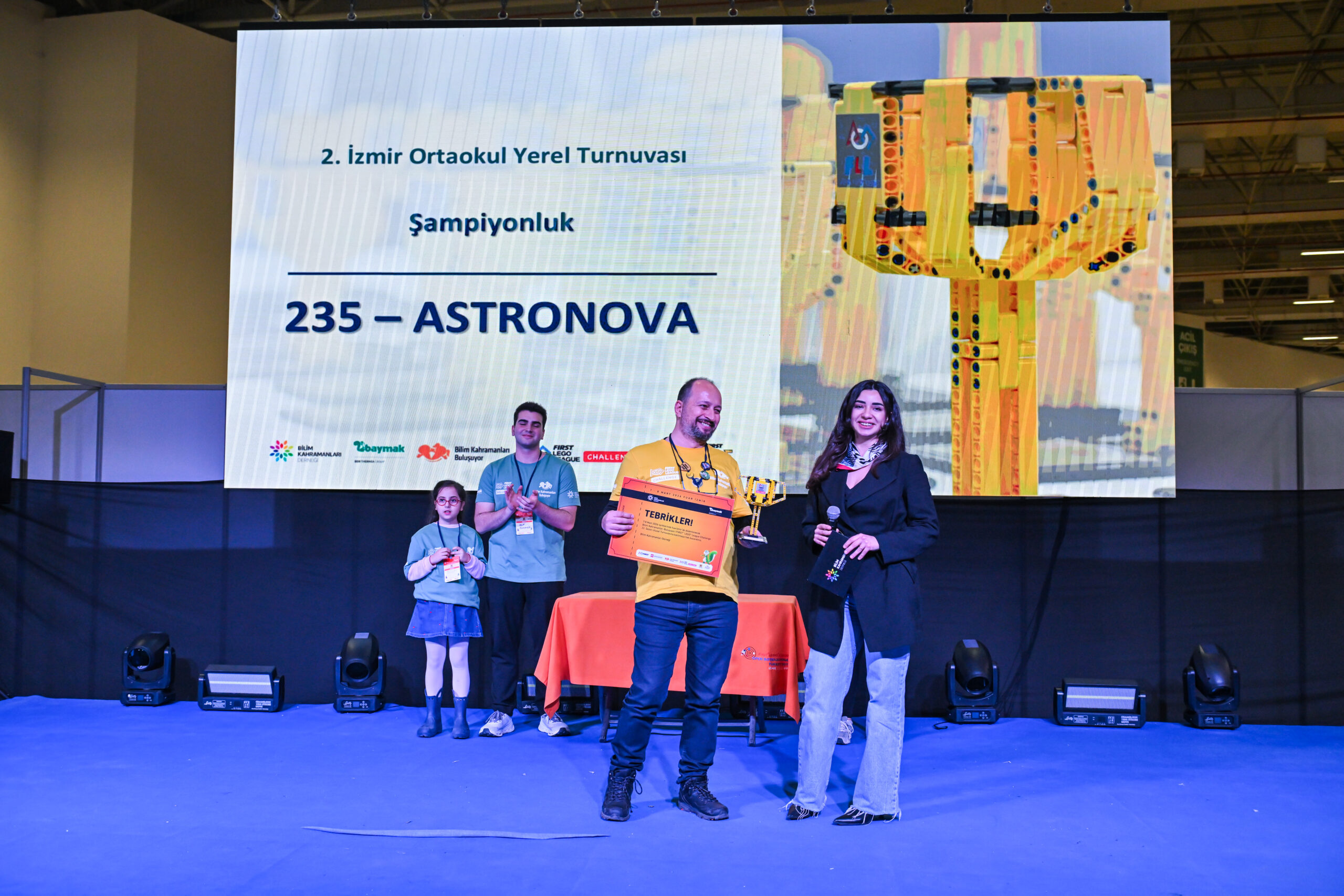 Bilim Kahramanları Fuar İzmir'de buluştu: 10 takım ulusal finale kaldı