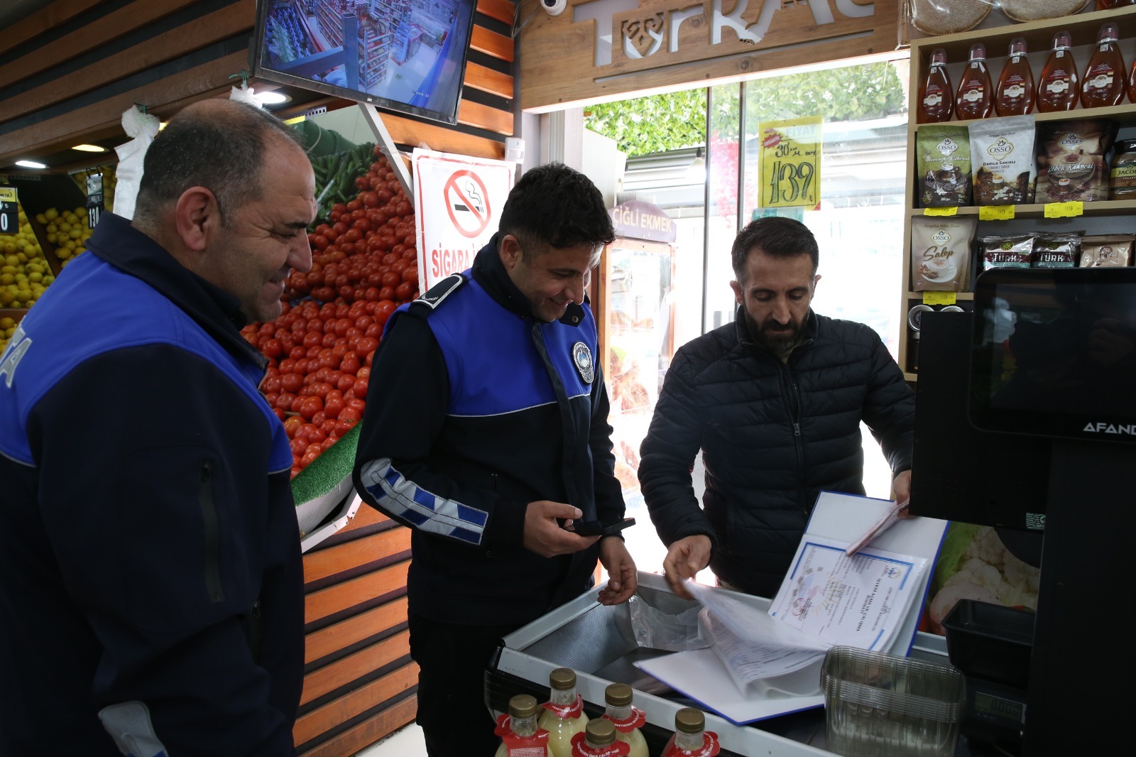 Çiğli'de sıkı Ramazan mesaisi: Fahiş fiyata geçit yok