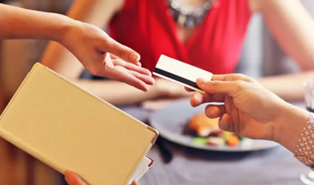 Servis ücretini kaldırıp menüye zam yapan işletme suçüstü yakalandı. Bakanlık,