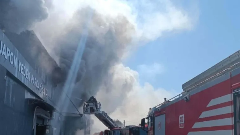 İzmir’in Buca ilçesinde bulunan 6’ncı Sanayi Sitesi’ndeki bir otomobil yedek