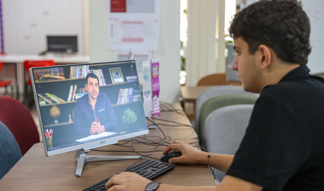 İzmir’in Buca ilçesinde yürütülen Dijital Dershane projesi, depremden etkilenen illerdeki