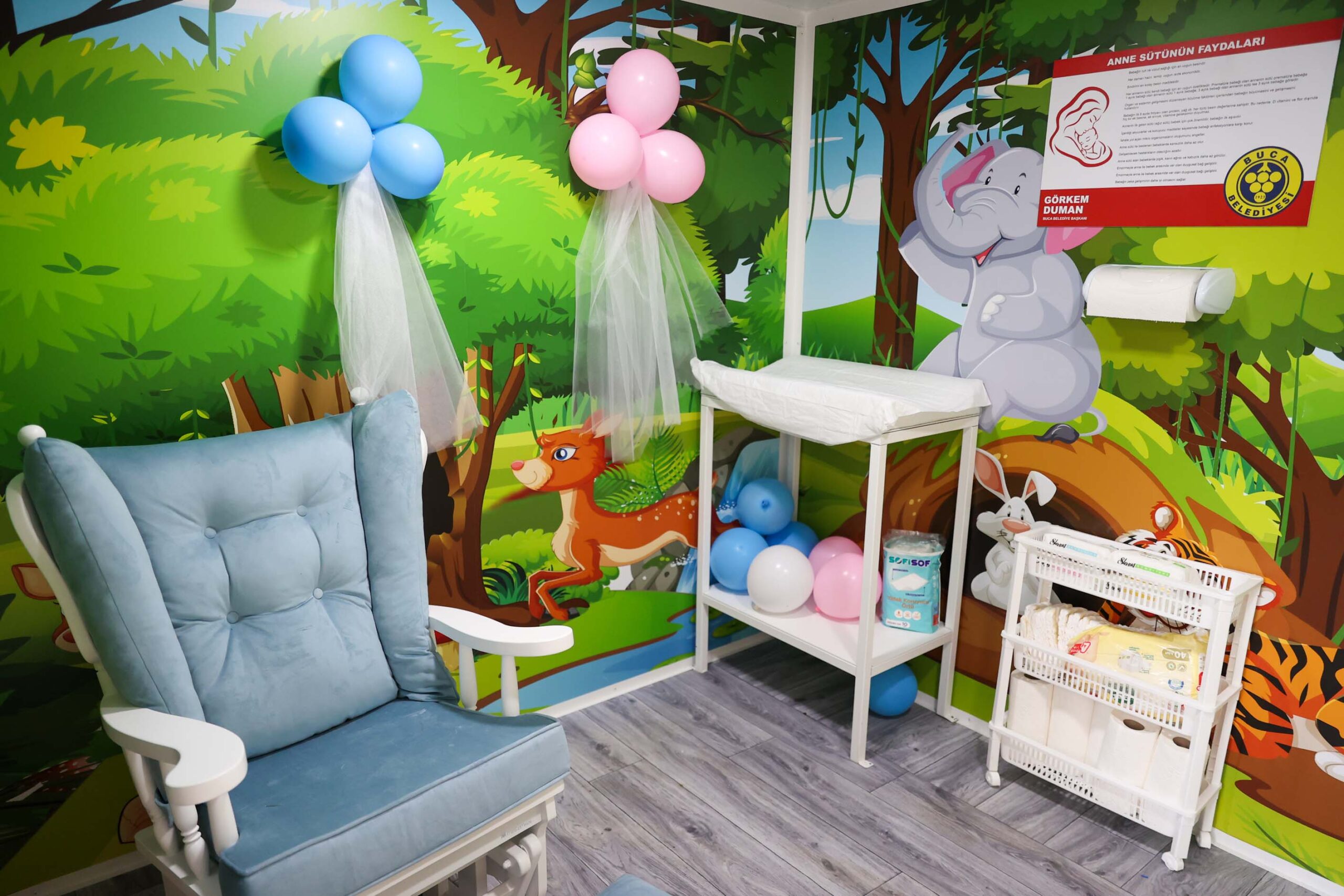 Buca’da anne ve bebek dostu yeni hizmet: Bebek bakım ve emzirme kabinleri açıldı 4 Buca’da anne ve bebek dostu yeni hizmet: Bebek bakım ve emzirme kabinleri açıldı