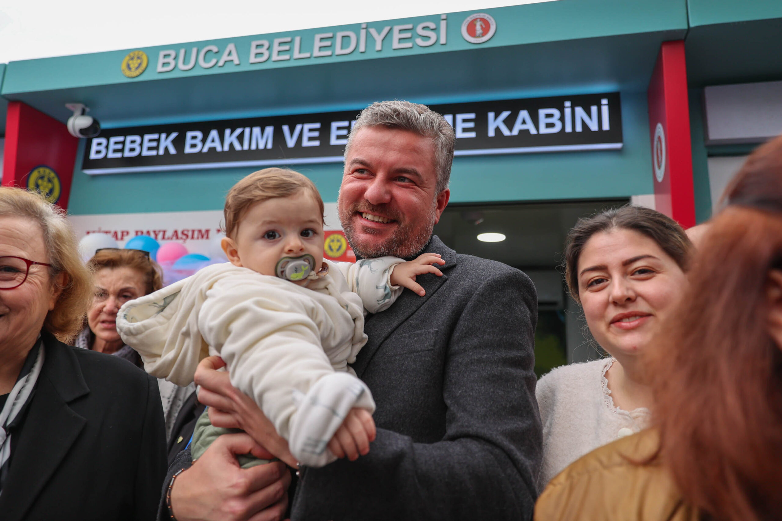 Buca’da anne ve bebek dostu yeni hizmet: Bebek bakım ve emzirme kabinleri açıldı 3 Buca’da anne ve bebek dostu yeni hizmet: Bebek bakım ve emzirme kabinleri açıldı