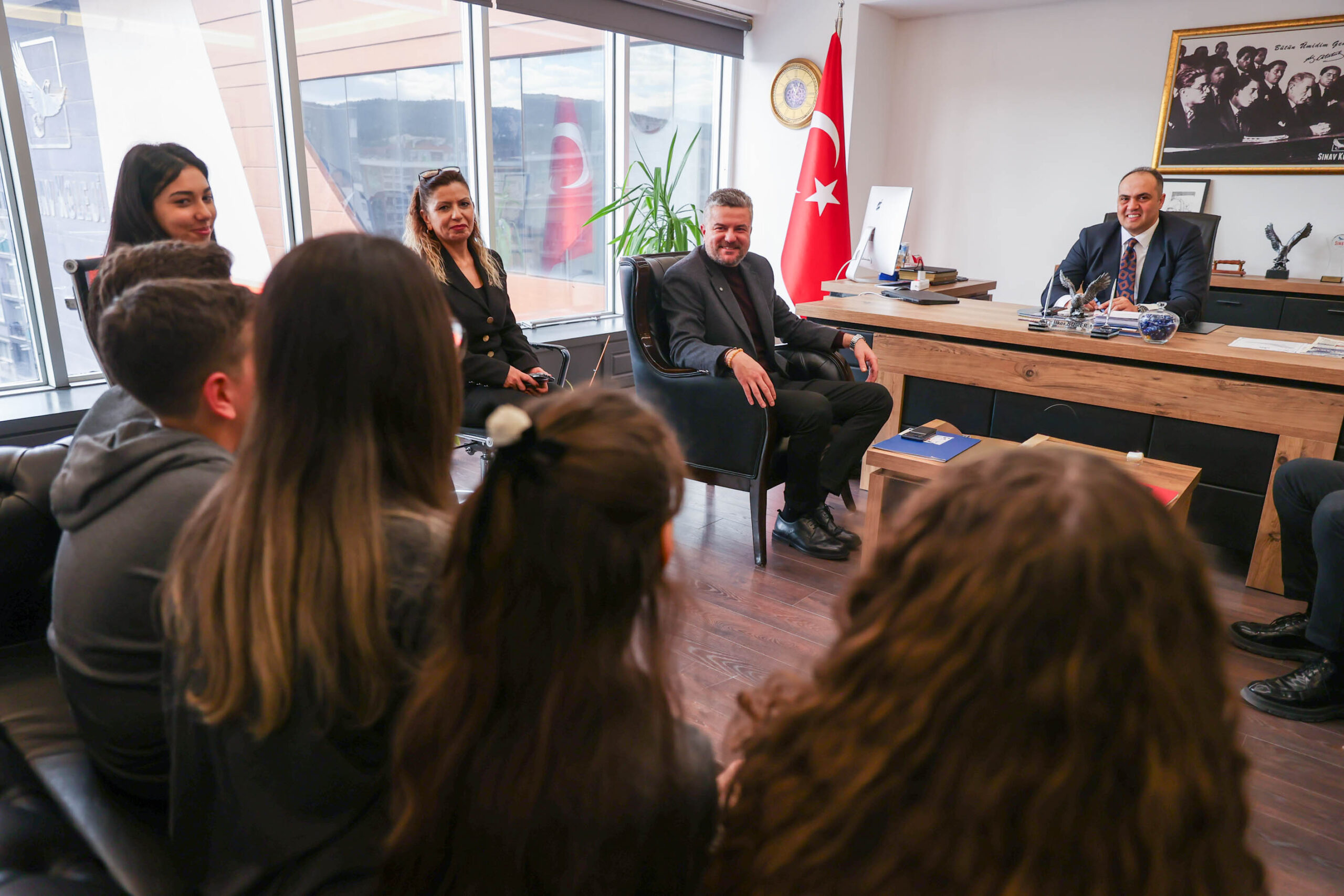 Buca'da pet şişeler mamaya dönüşüyor: Parklarda akıllı geri dönüşüm kutuları 1 Buca'da pet şişeler mamaya dönüşüyor: Parklarda akıllı geri dönüşüm kutuları