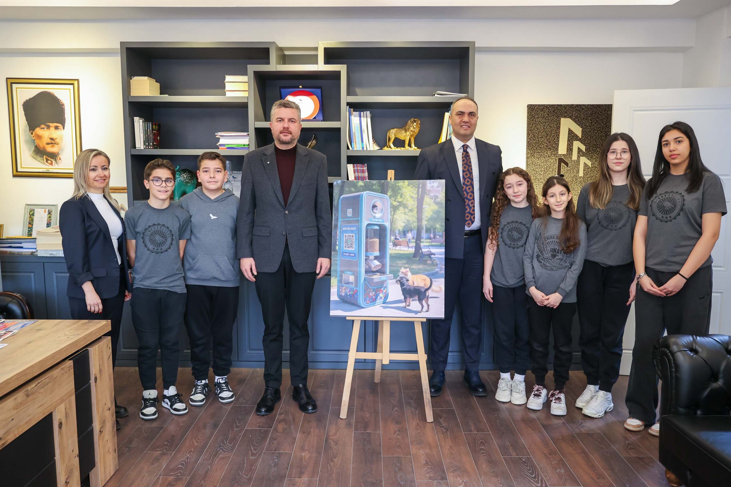 Buca'da pet şişeler mamaya dönüşüyor: Parklarda akıllı geri dönüşüm kutuları