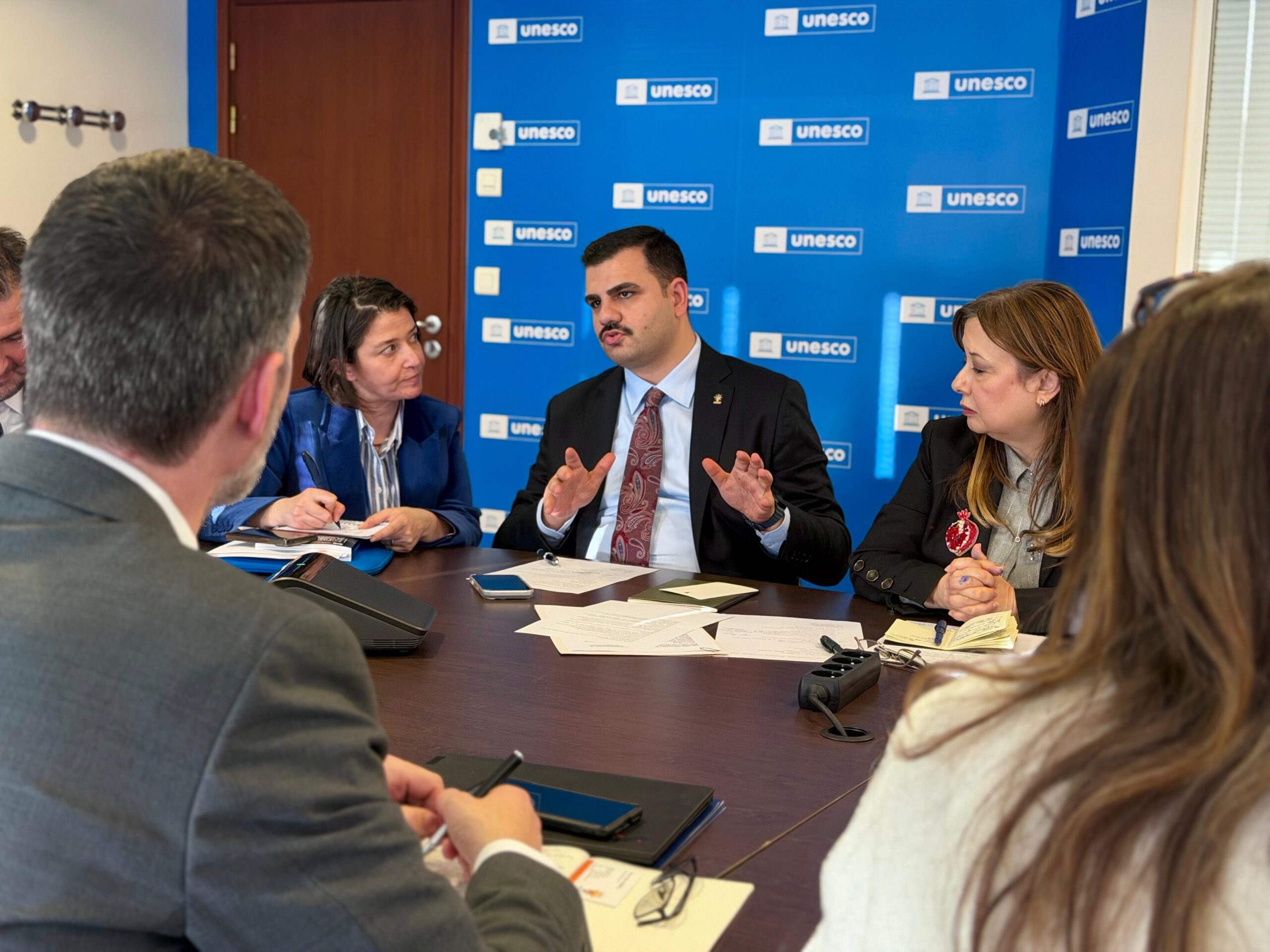 AK Parti Genel Sekreteri İnan'dan Paris'te İzmir diplomasisi