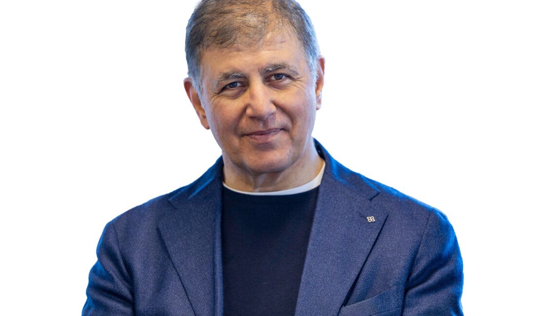 İzmir Büyükşehir Belediye Başkanı Dr. Cemil Tugay, belediyeye ait üç