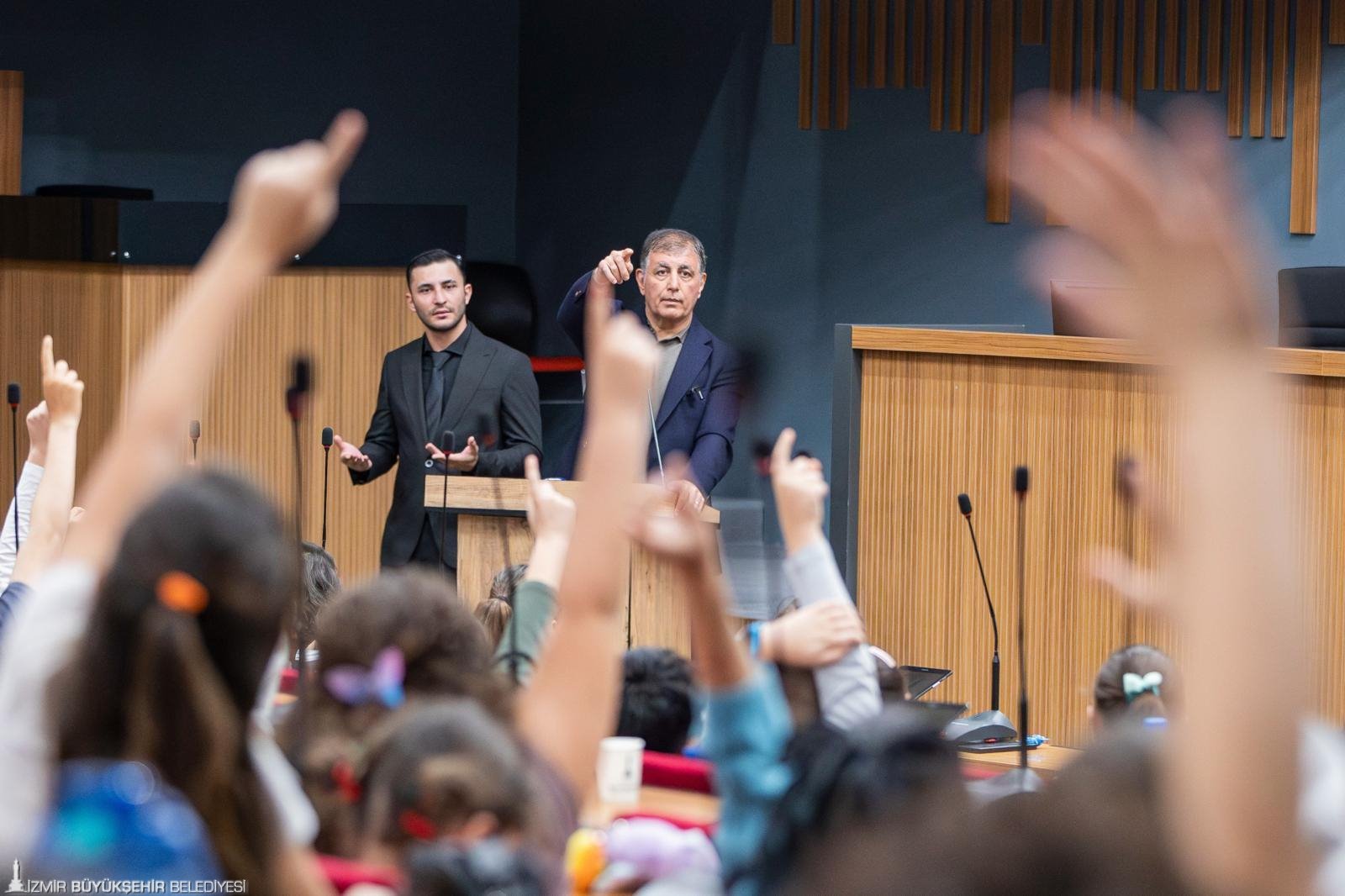 İzmir çocuğu merkeze koydu, Türkiye’ye örnek oldu