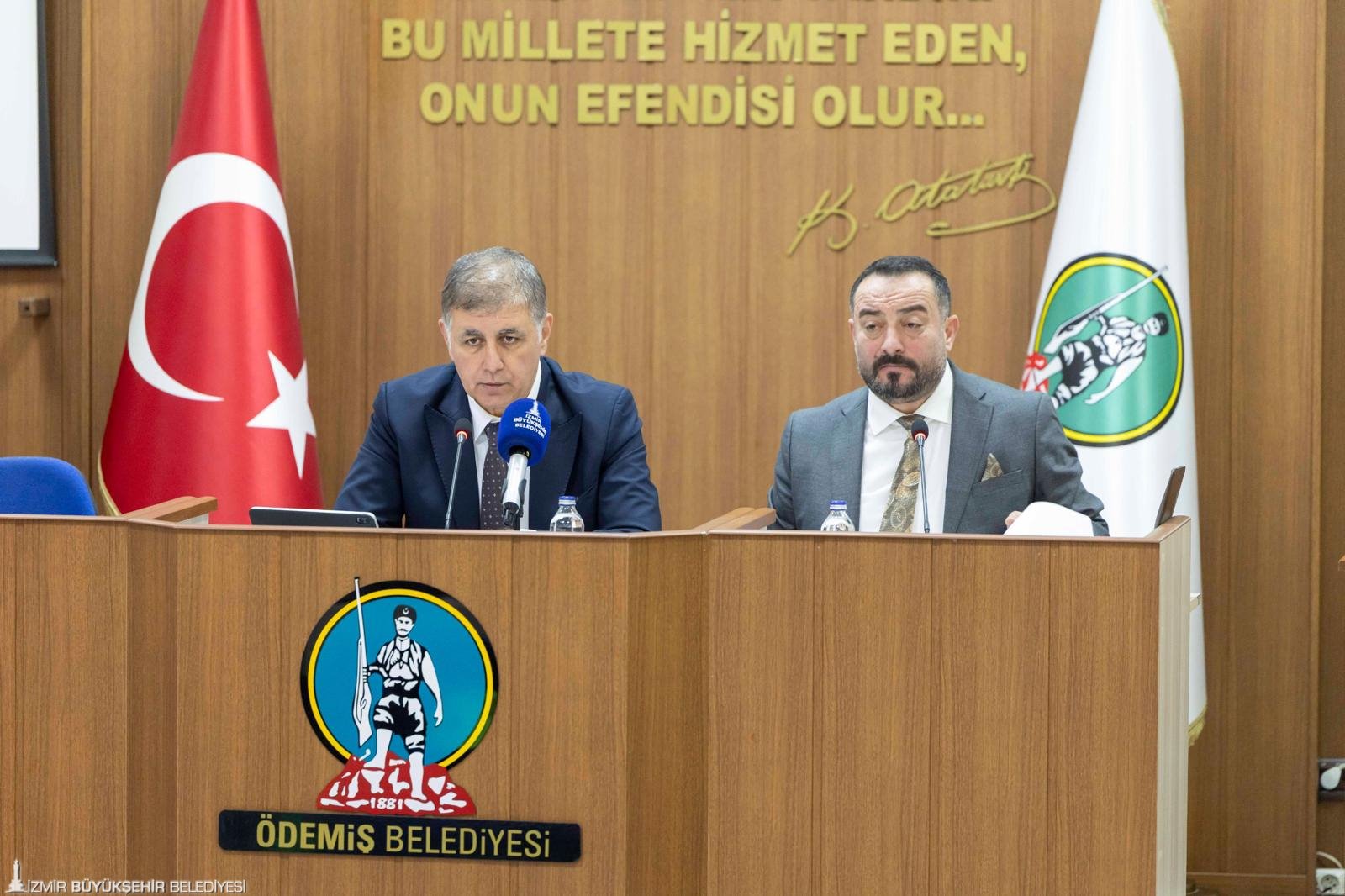 İzmir Büyükşehir Belediye Başkanı Cemil Tugay’ın Ödemiş çıkarması, hem duygusal