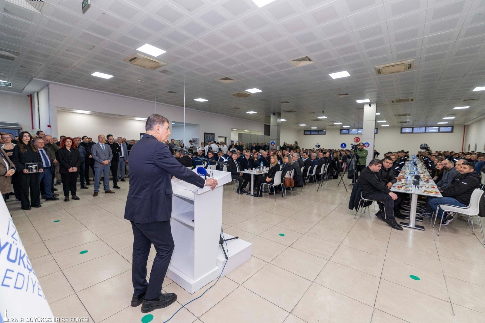 Cemil Tugay güne personelle kahvaltıyla başladı: “Bence toplu ulaşım ücretsiz olmalı"