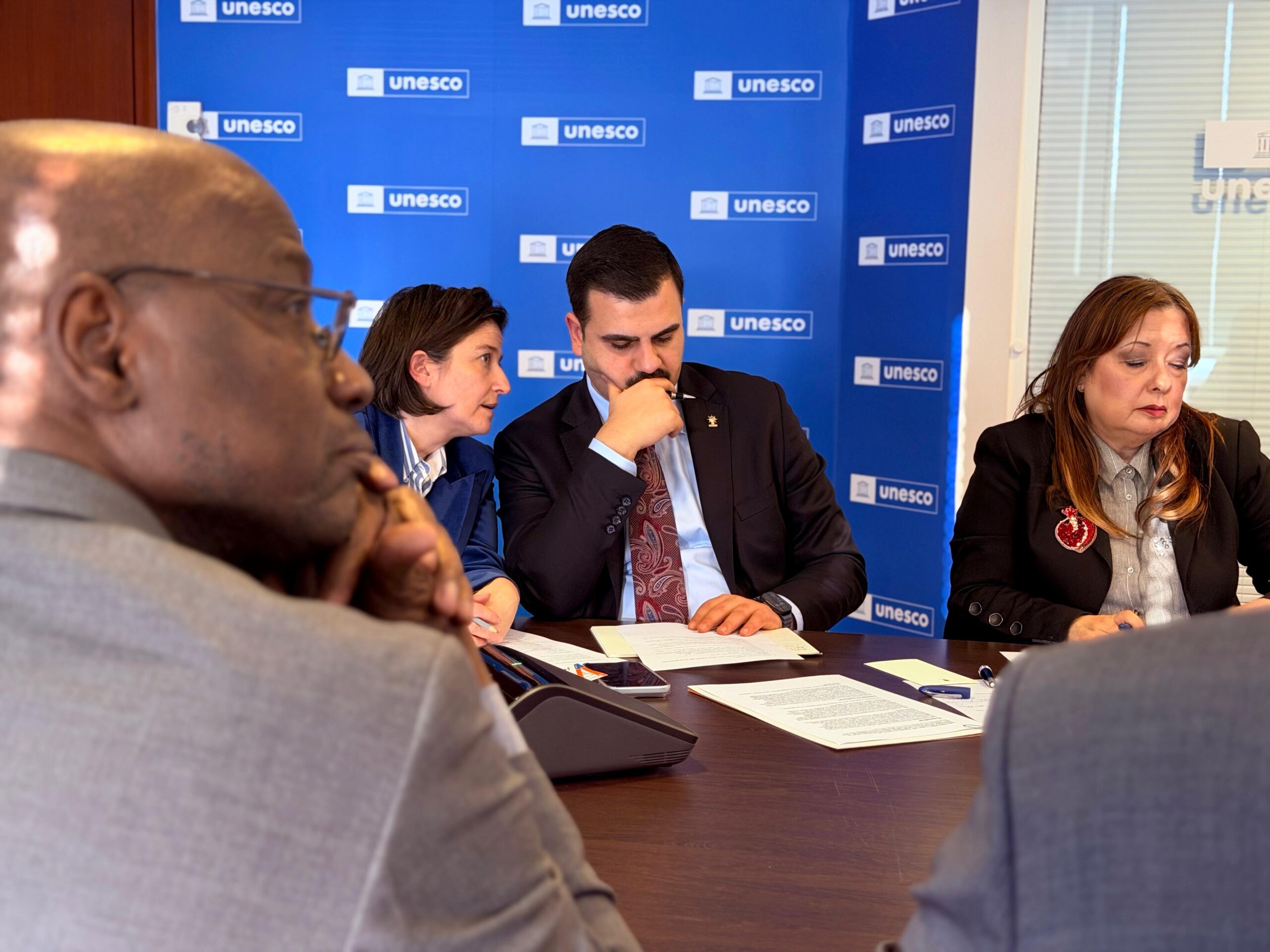 AK Parti Genel Sekreteri İnan'dan Paris'te İzmir diplomasisi