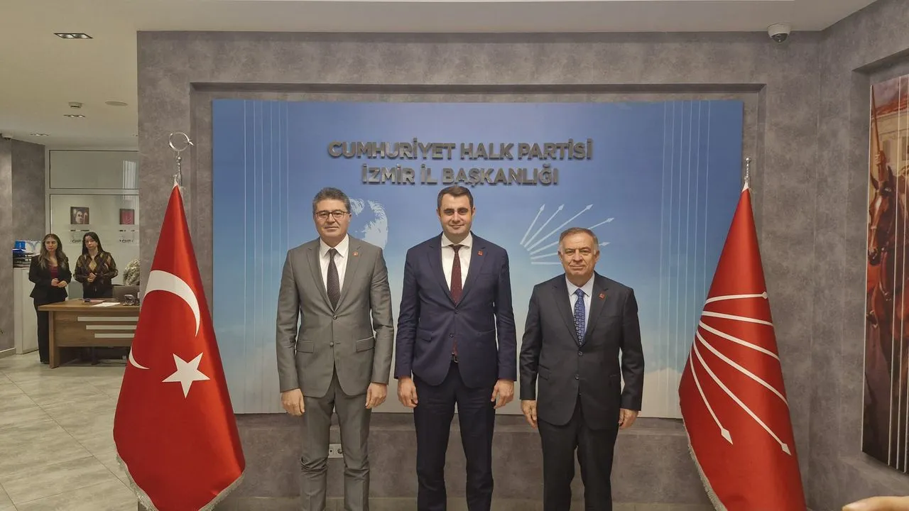 CHP’li iki dev isim İzmir’de krizin kalbine indi. Çağdaş Kaya’nın