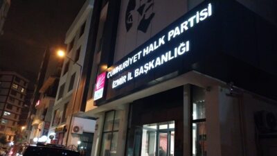 Bornova'daki eleştiriler partiden kopuşu getirdi. İl Disiplin Kurulu, Özdemir Sökmen'in