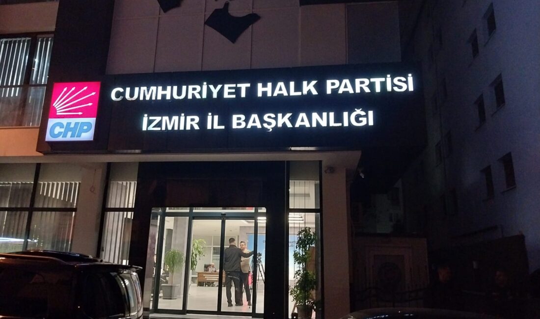 Ankara’dan gelen iki isim, İzmir’in belediye başkanlarını tek tek odaya