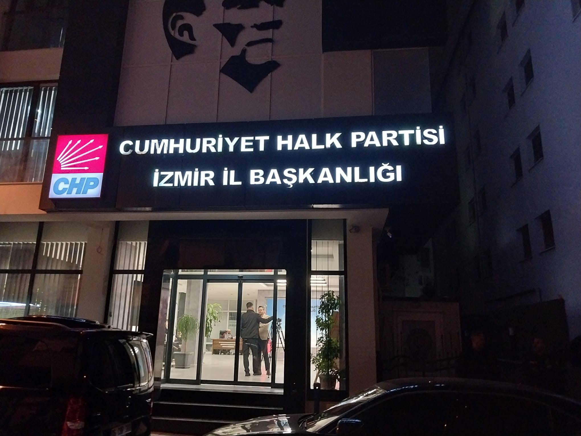 Ankara’dan gelen iki isim, İzmir’in belediye başkanlarını tek tek odaya