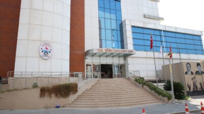 Başkan Onur Emrah Yıldız'ı hedef alan 'yolsuzluk' haberlerine belediyeden yanıt: