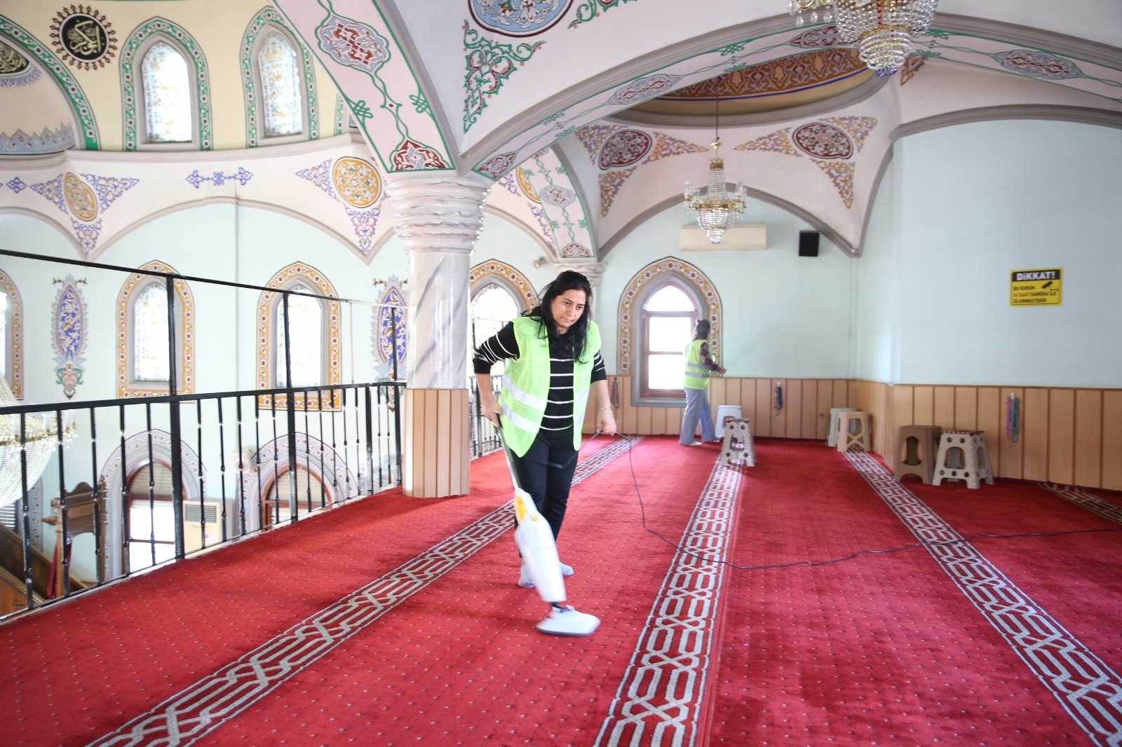 Çiğli’de ibadethaneler için temizlik mesaisi 3 Çiğli’de ibadethaneler için temizlik mesaisi