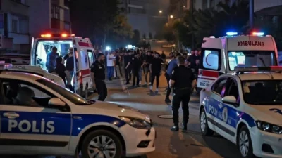 Yol verme tartışması adrese baskınla bitti. Çıkan bıçaklı kavgada anne,