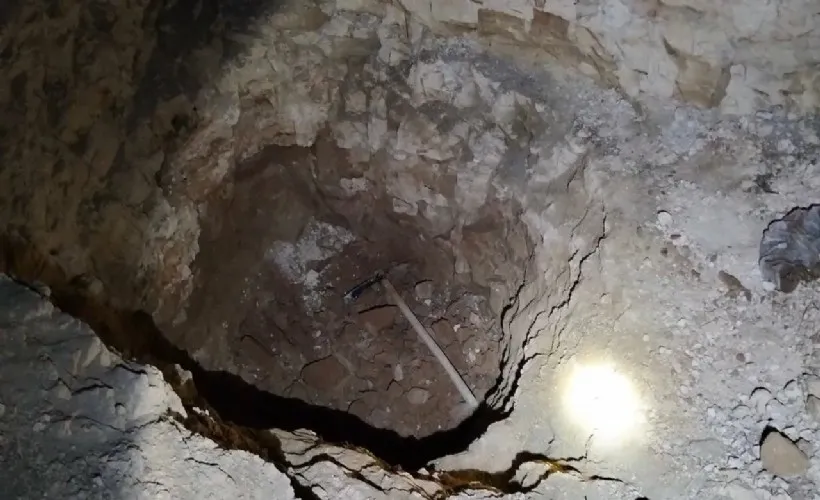 İzmir’in Kiraz ilçesi Yeniköy Mahallesi’nde, kaçak kazı yapan şahısların açtığı