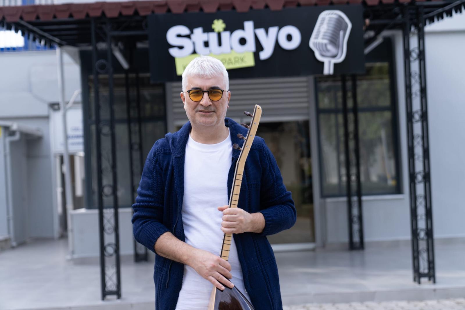 Kültürpark'ta notalar 'ücretsiz' yükseliyor: Saz çalan da geliyor rap yapan da