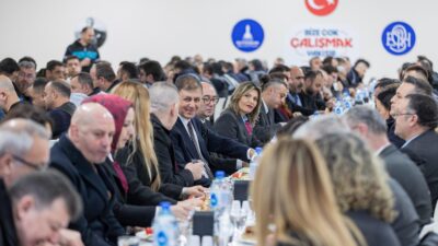 İzmir Büyükşehir Belediye Başkanı Dr. Cemil Tugay, güne ESHOT atölyesinde