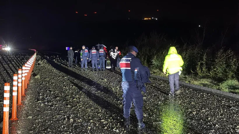 İzmir şehidini bekliyor: Şehit pilotumuza Karşıyaka'dan gözyaşlarıyla veda 1 İzmir şehidini bekliyor: Şehit pilotumuza Karşıyaka'dan gözyaşlarıyla veda