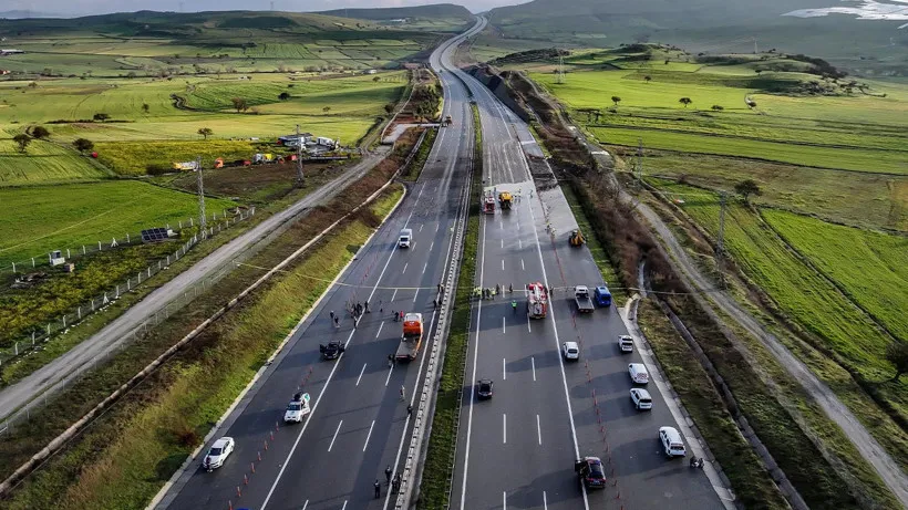 İzmir şehidini bekliyor: Şehit pilotumuza Karşıyaka'dan gözyaşlarıyla veda 2 İzmir şehidini bekliyor: Şehit pilotumuza Karşıyaka'dan gözyaşlarıyla veda