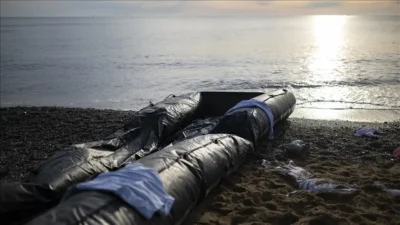 Sahil Güvenlik ekipleri 38 göçmeni ölümün kıyısından aldı. Kayıp 4