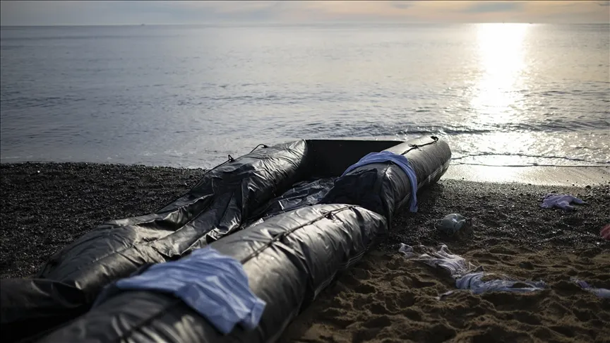 Sahil Güvenlik ekipleri 38 göçmeni ölümün kıyısından aldı. Kayıp 4