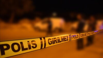 İzmir’in kalbi Konak’ta, öğle saatlerinde metruk bir binadan yükselen silah