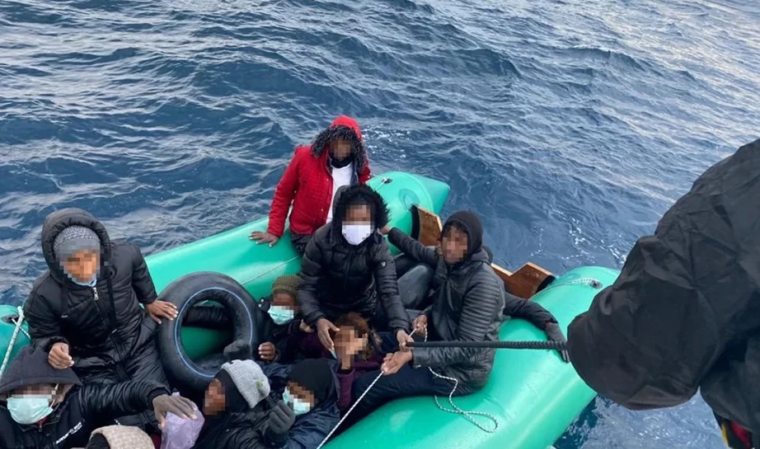 İzmir’in Urla ilçesi açıklarında devriye gezen Sahil Güvenlik ekipleri, yasa